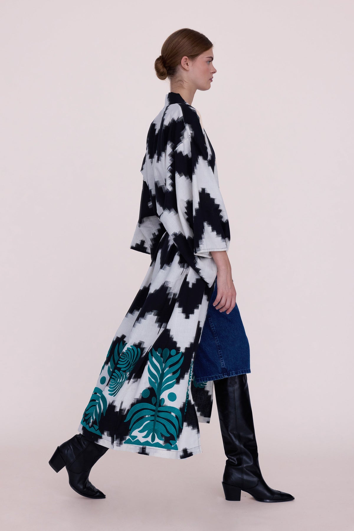 Jain Black Kimono in XS/S BLACK - Sustainable Fashion by KLEED LOUNGEWEAR