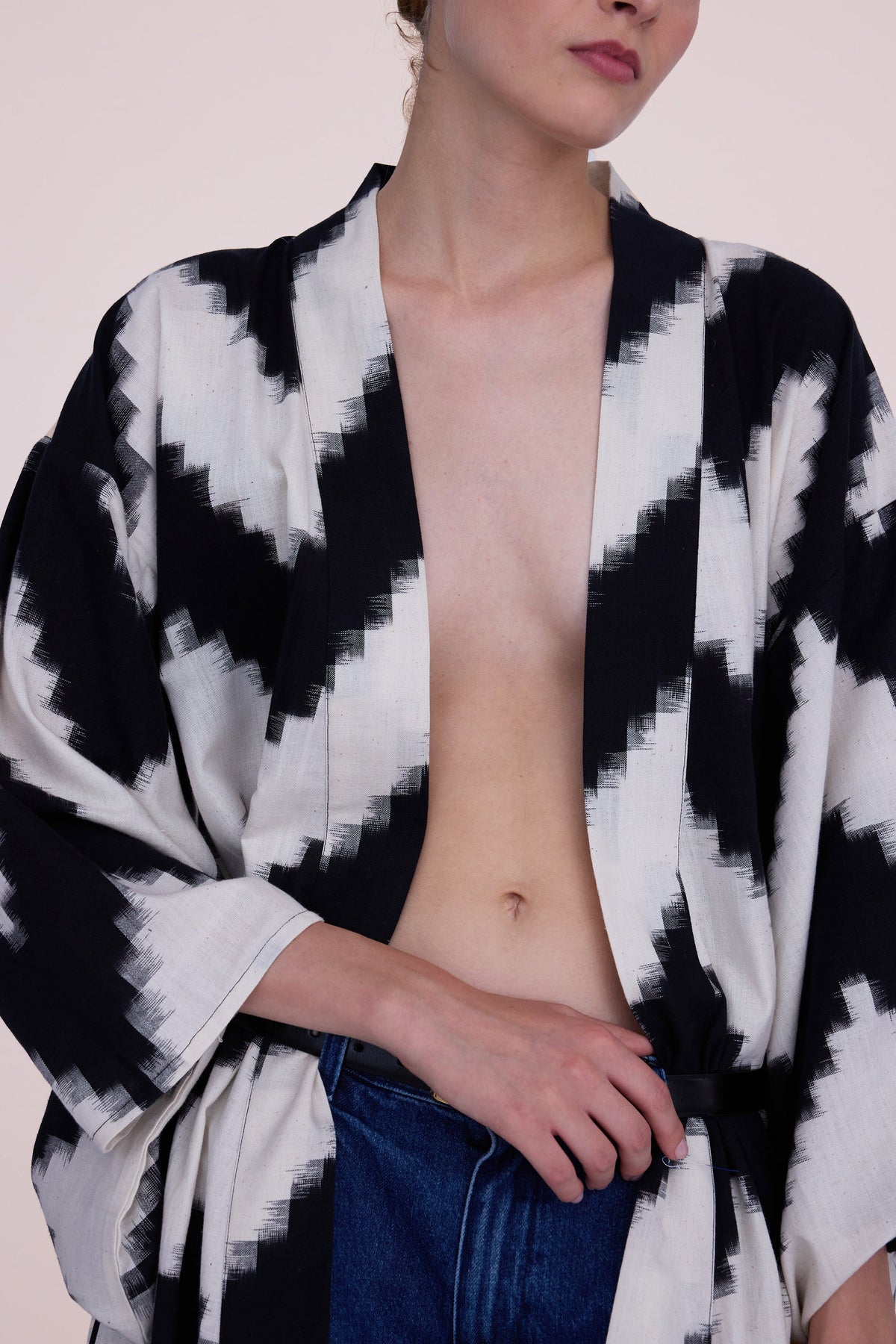Jain Black Kimono in XS/S BLACK - Sustainable Fashion by KLEED LOUNGEWEAR