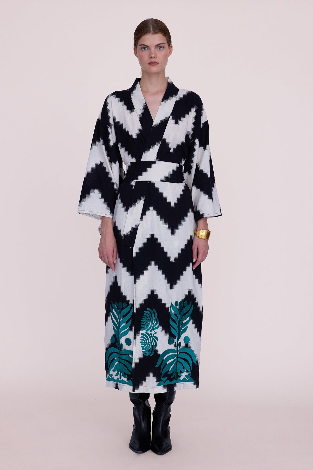 Jain Black Kimono in XS/S BLACK - Sustainable Fashion by KLEED LOUNGEWEAR