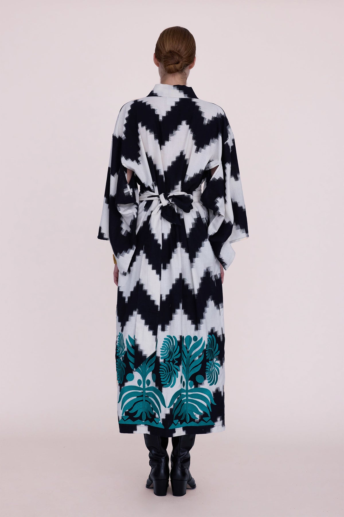 Jain Black Kimono in XS/S BLACK - Sustainable Fashion by KLEED LOUNGEWEAR