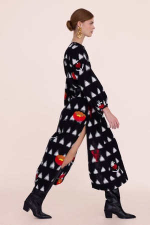 Gondi Black Kaftan in XS/S BLACK - Sustainable Fashion by KLEED LOUNGEWEAR