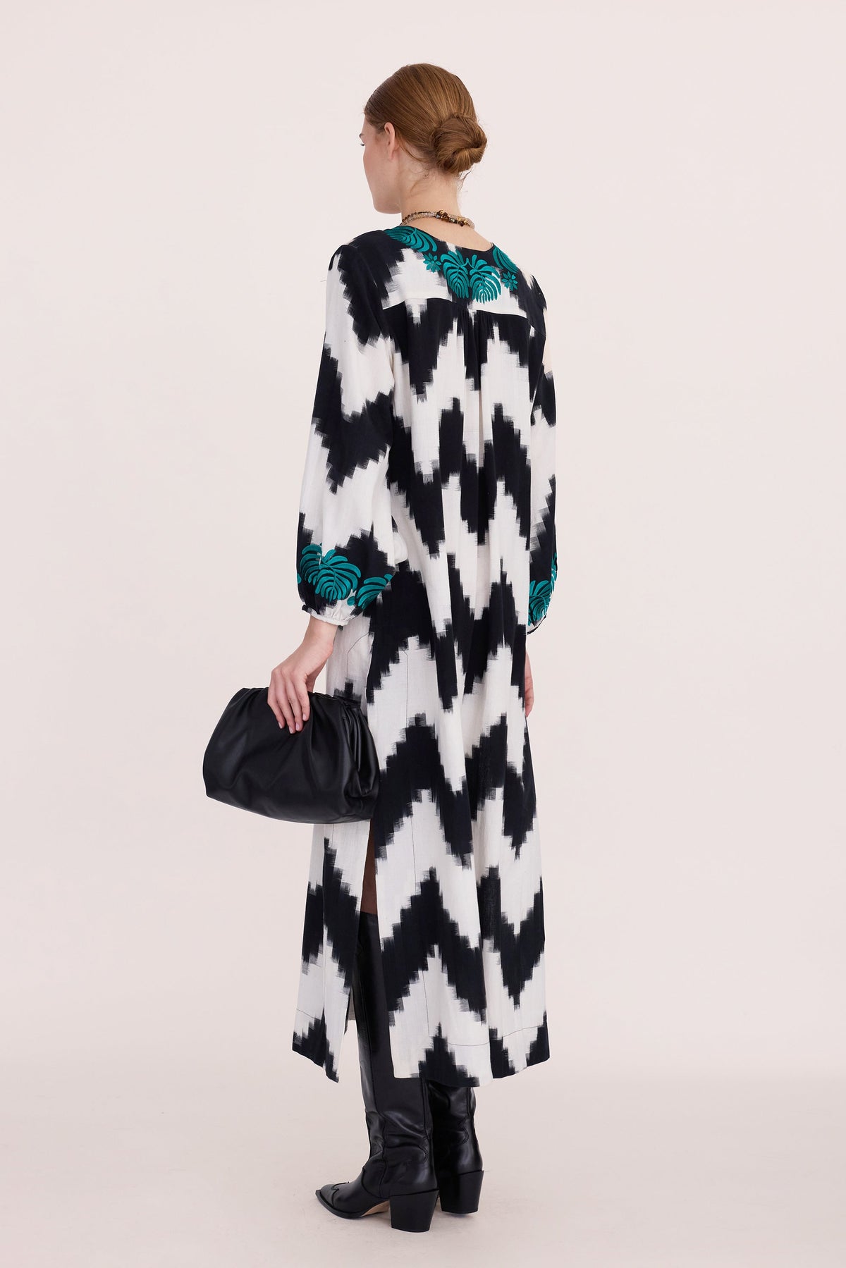 Gadisar Black Kaftan in S/M BLACK - Sustainable Fashion by KLEED LOUNGEWEAR