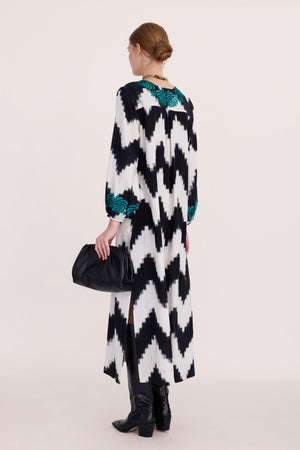 Gadisar Black Kaftan in S/M BLACK - Sustainable Fashion by KLEED LOUNGEWEAR