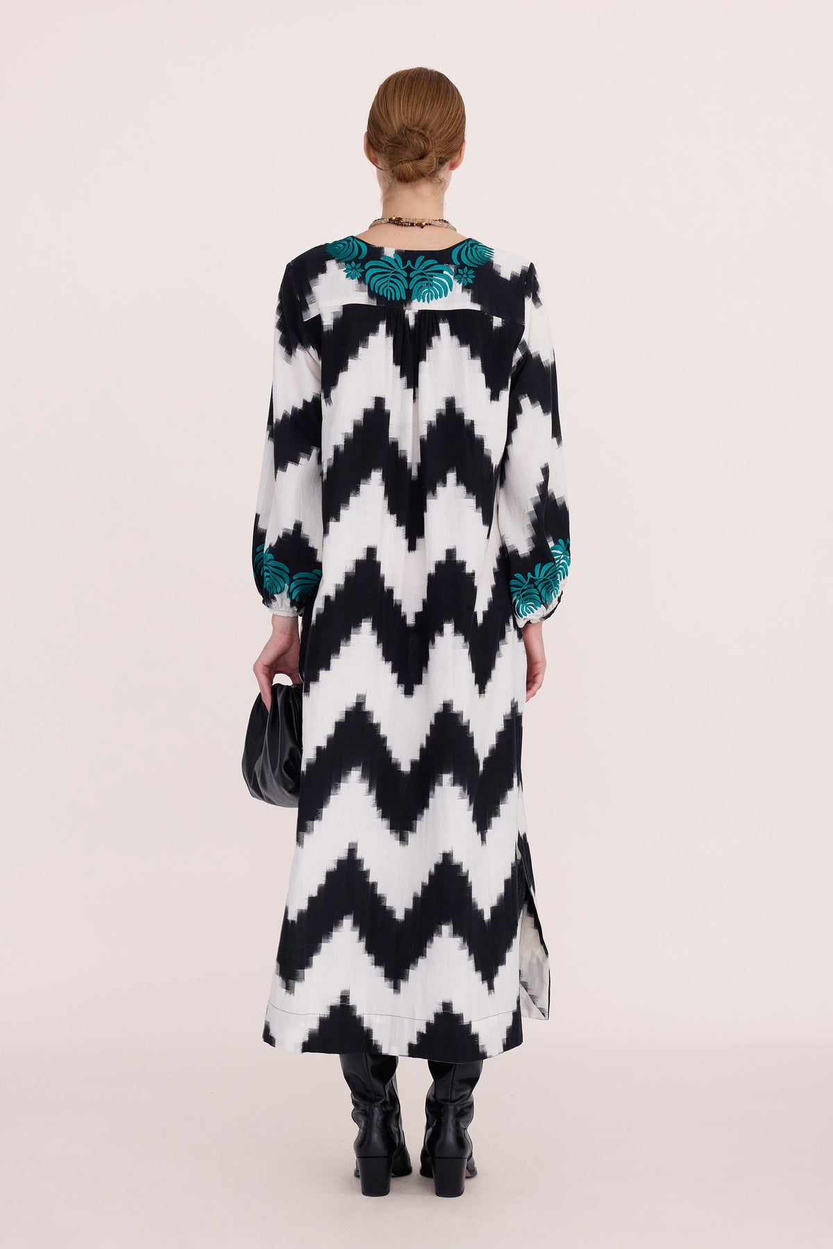 Gadisar Black Kaftan in S/M BLACK - Sustainable Fashion by KLEED LOUNGEWEAR
