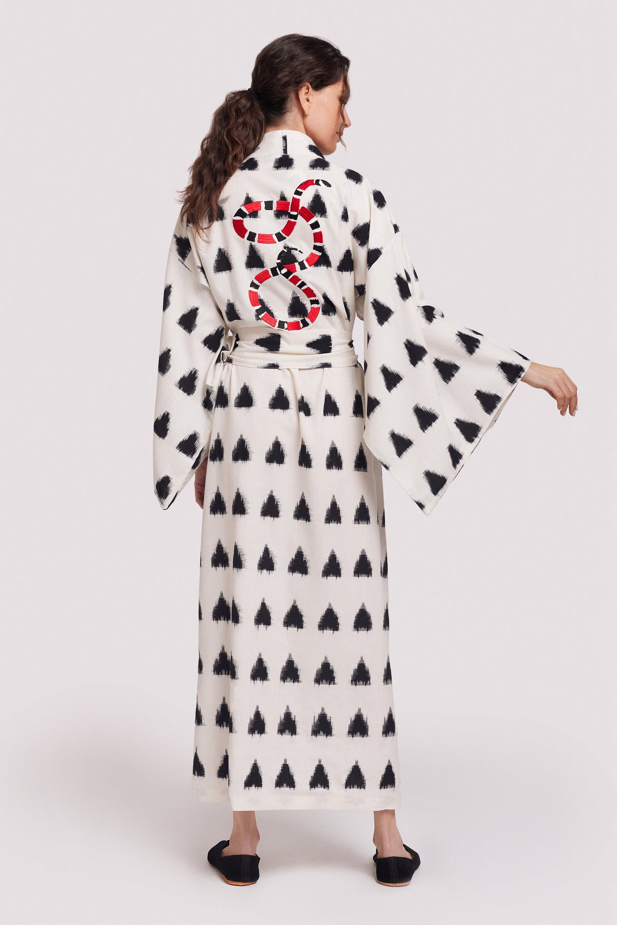 White Savannah Kimono in S/M WHITE - Sustainable Fashion by KLEED LOUNGEWEAR