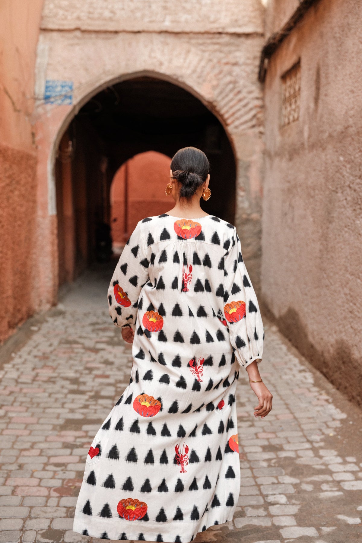 Kleed Gondi White Kaftan in white handwoven cotton, a women's kaftan made by artisans in India