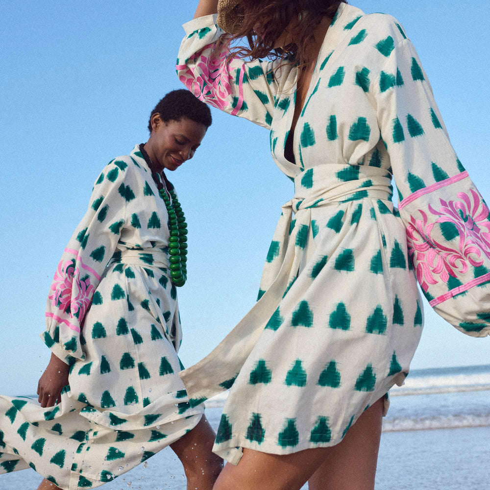 
                      
                        Emerald Savannah Short Kimono [KLEED]
                      
                    