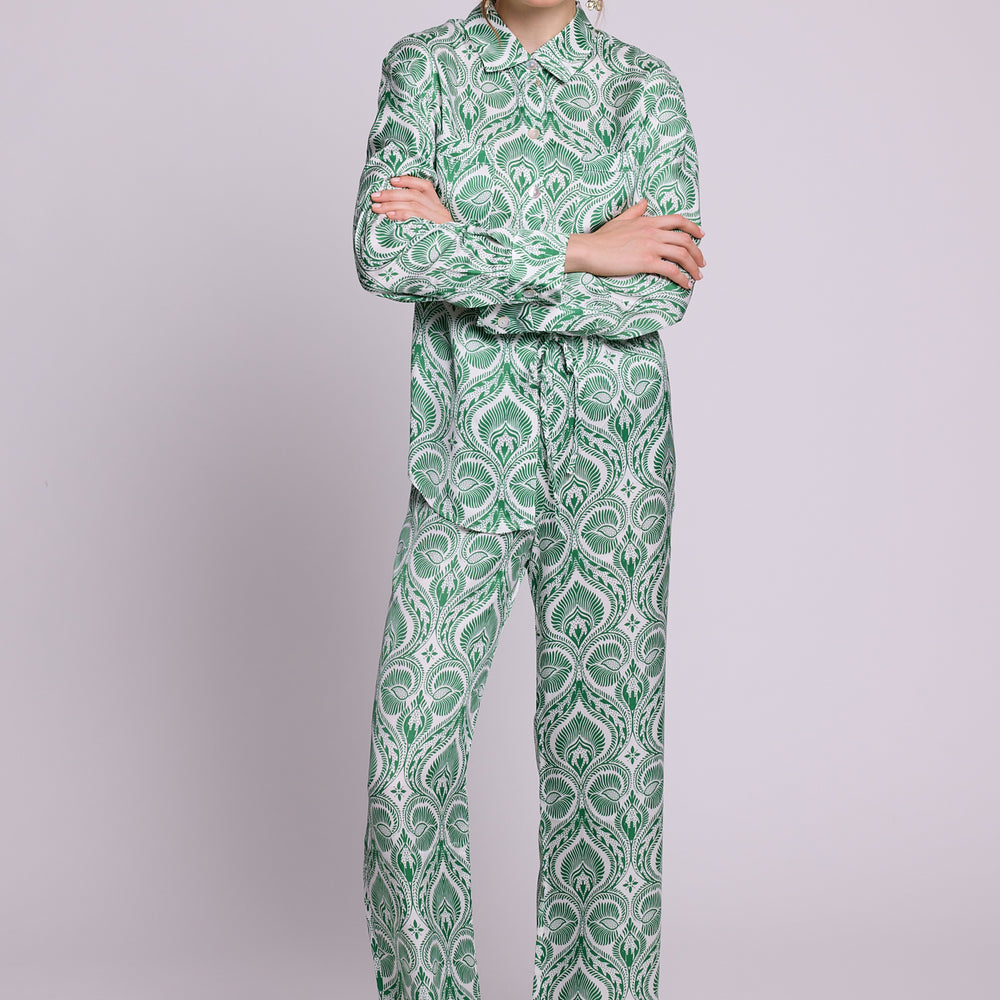 
                      
                        Kushee Green Robe [KLEED]
                      
                    