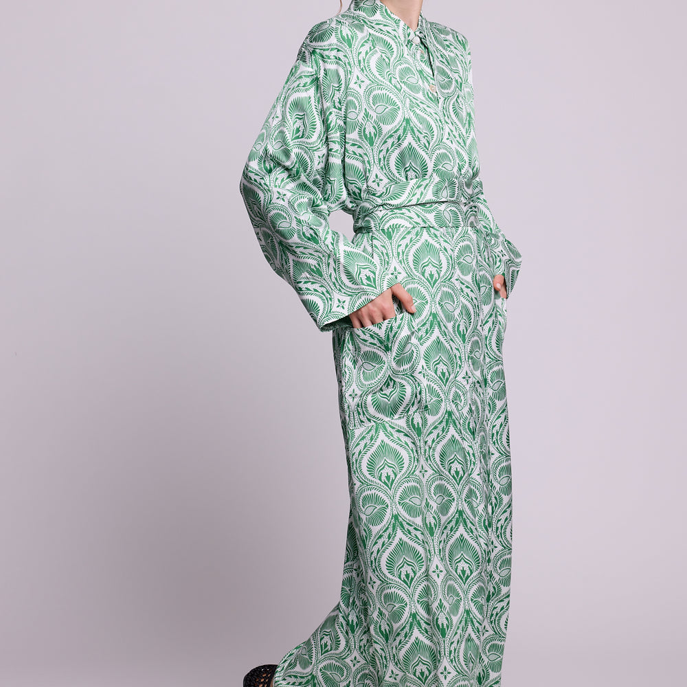 
                      
                        Kushee Green Robe [KLEED]
                      
                    