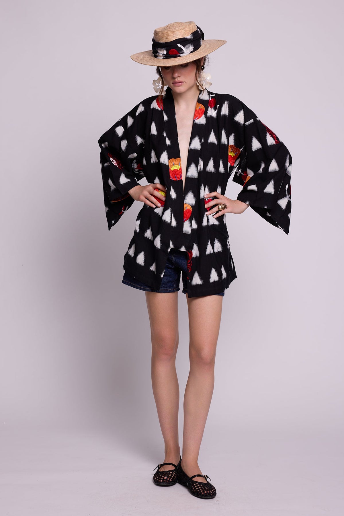 Gondi Black Short Kimono in S/M BLACK - Sustainable Fashion by KLEED LOUNGEWEAR