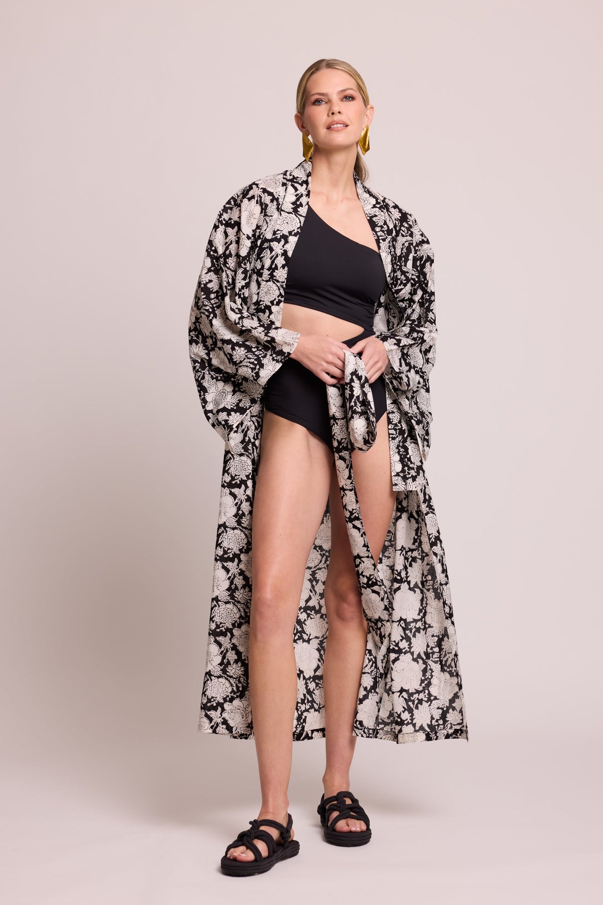 Kiula Black Kimono in XS/S BLACK - Sustainable Fashion by KLEED LOUNGEWEAR
