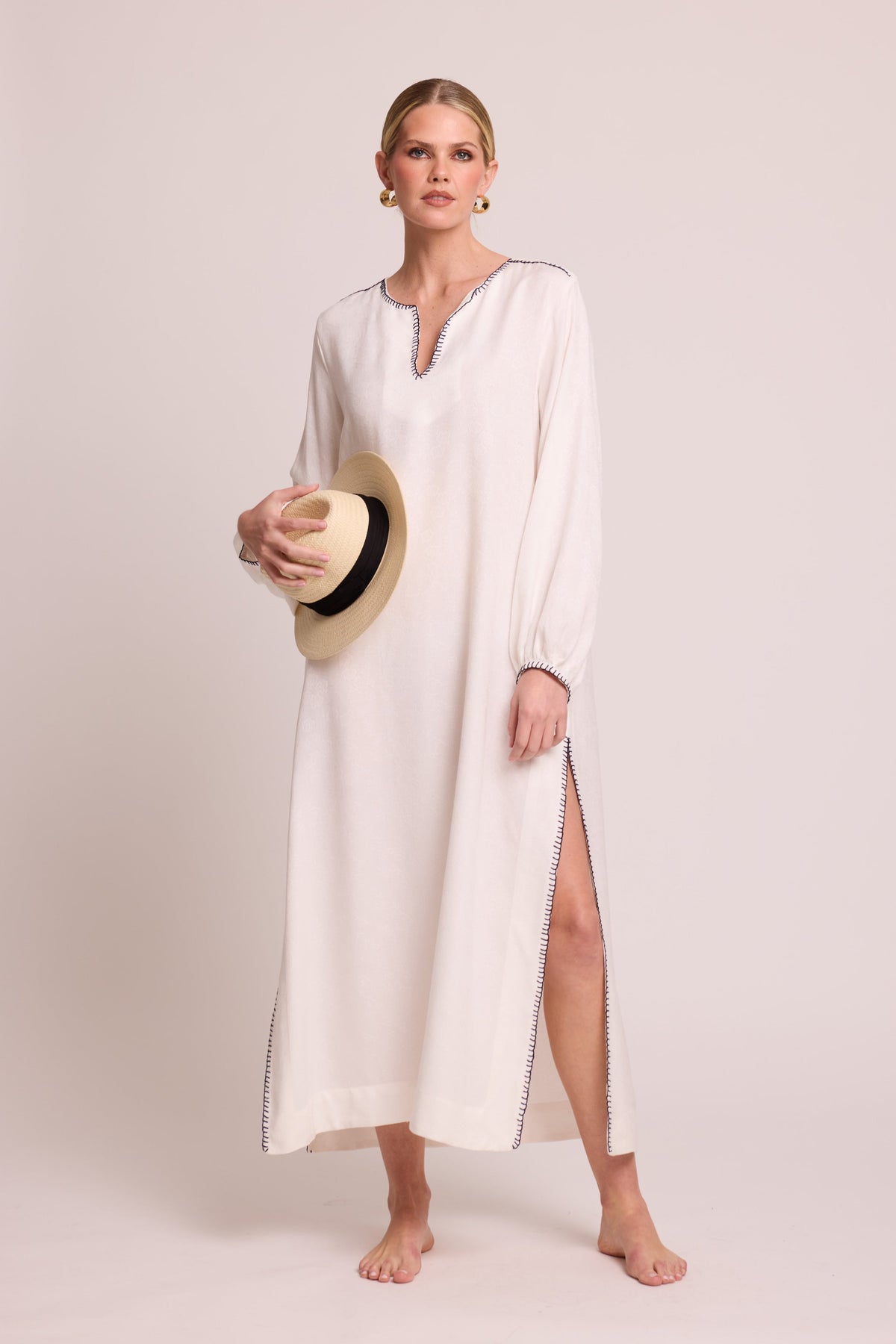 Komari White Kaftan in XS/S WHITE - Sustainable Fashion by KLEED LOUNGEWEAR