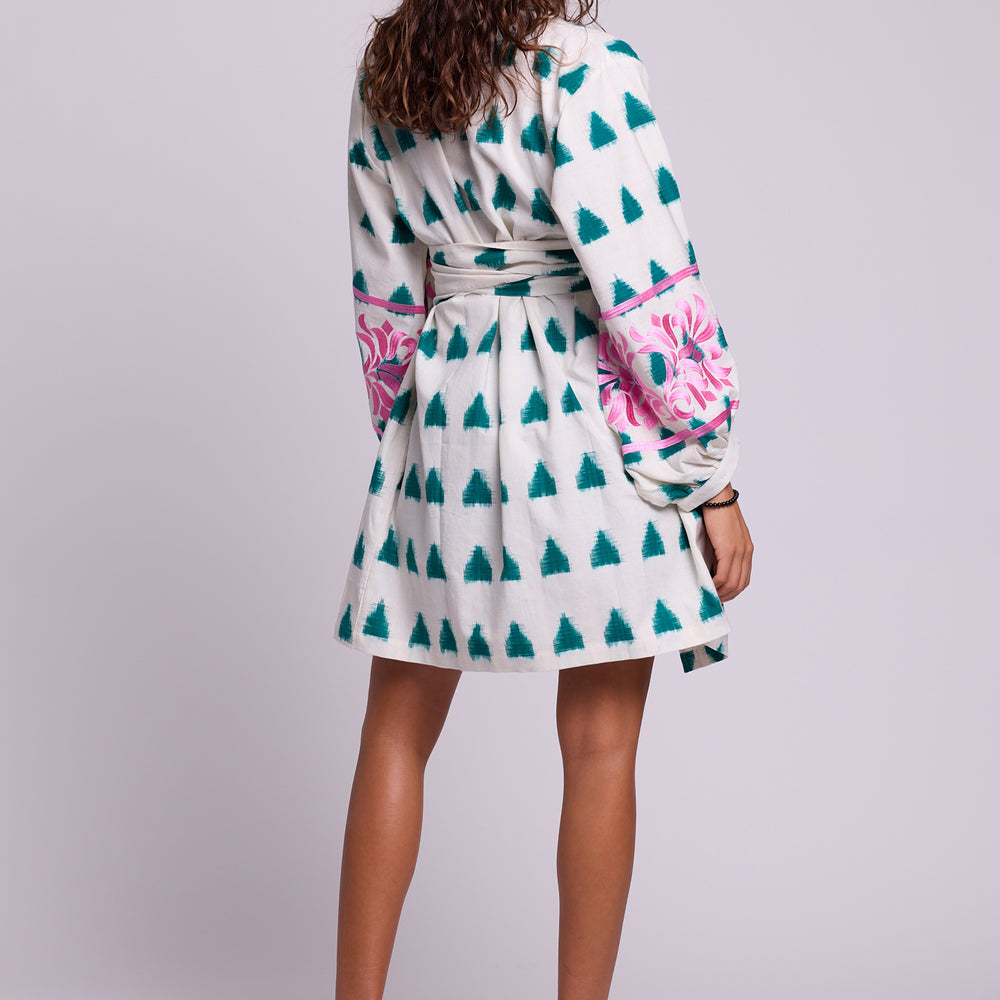
                      
                        Emerald Savannah Short Kimono [KLEED]
                      
                    
