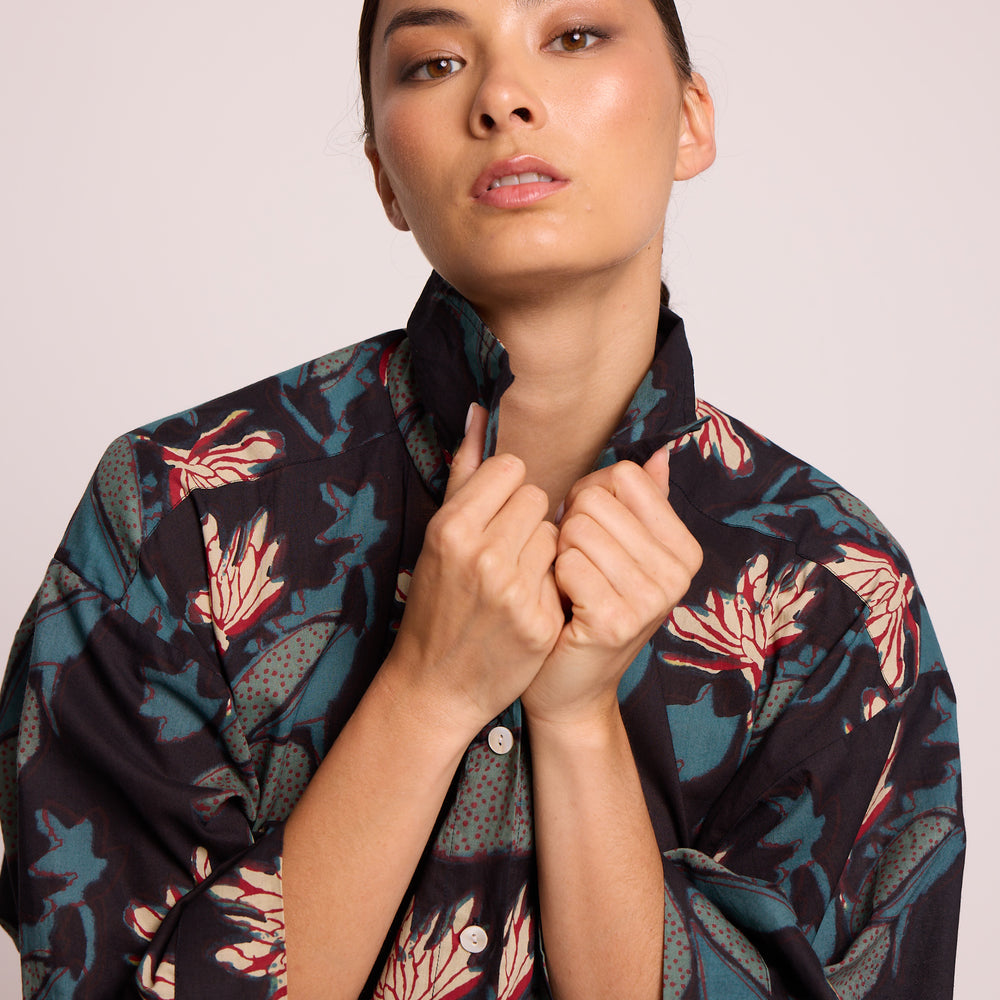 
                      
                        Krisant Kimono [KLEED]
                      
                    