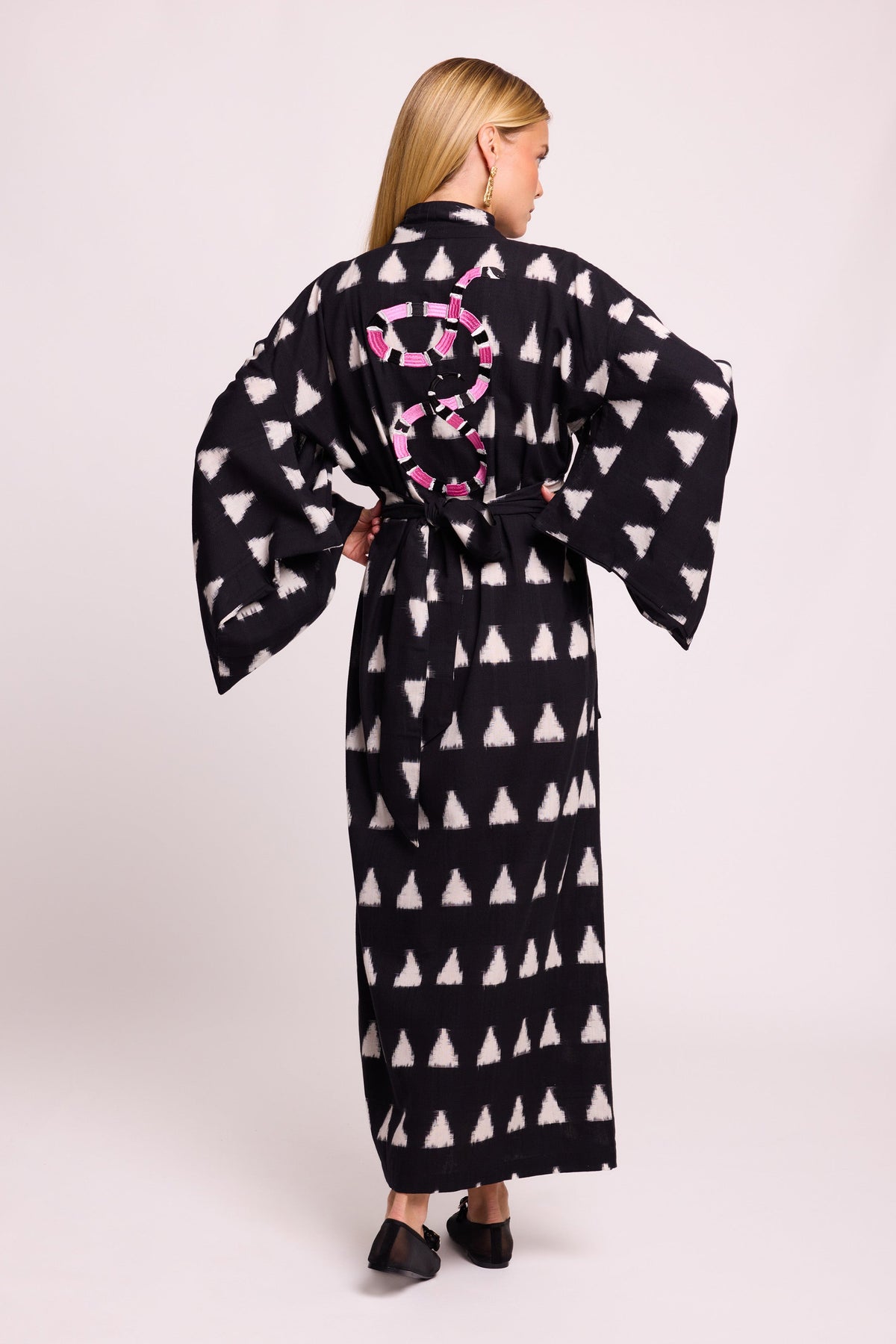 Black Savannah Snake Kimono in XS/S BLACK - Sustainable Fashion by KLEED LOUNGEWEAR