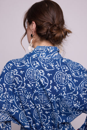 Close-up back view of KLEED’s limited-edition Indira Bloom Kimono, showing the 100% chemical-free indigo blue and white hand block print and structured collar detail.