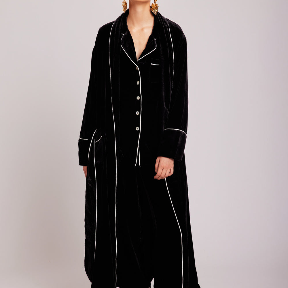 
                      
                        silk-kimono-black-3
                      
                    